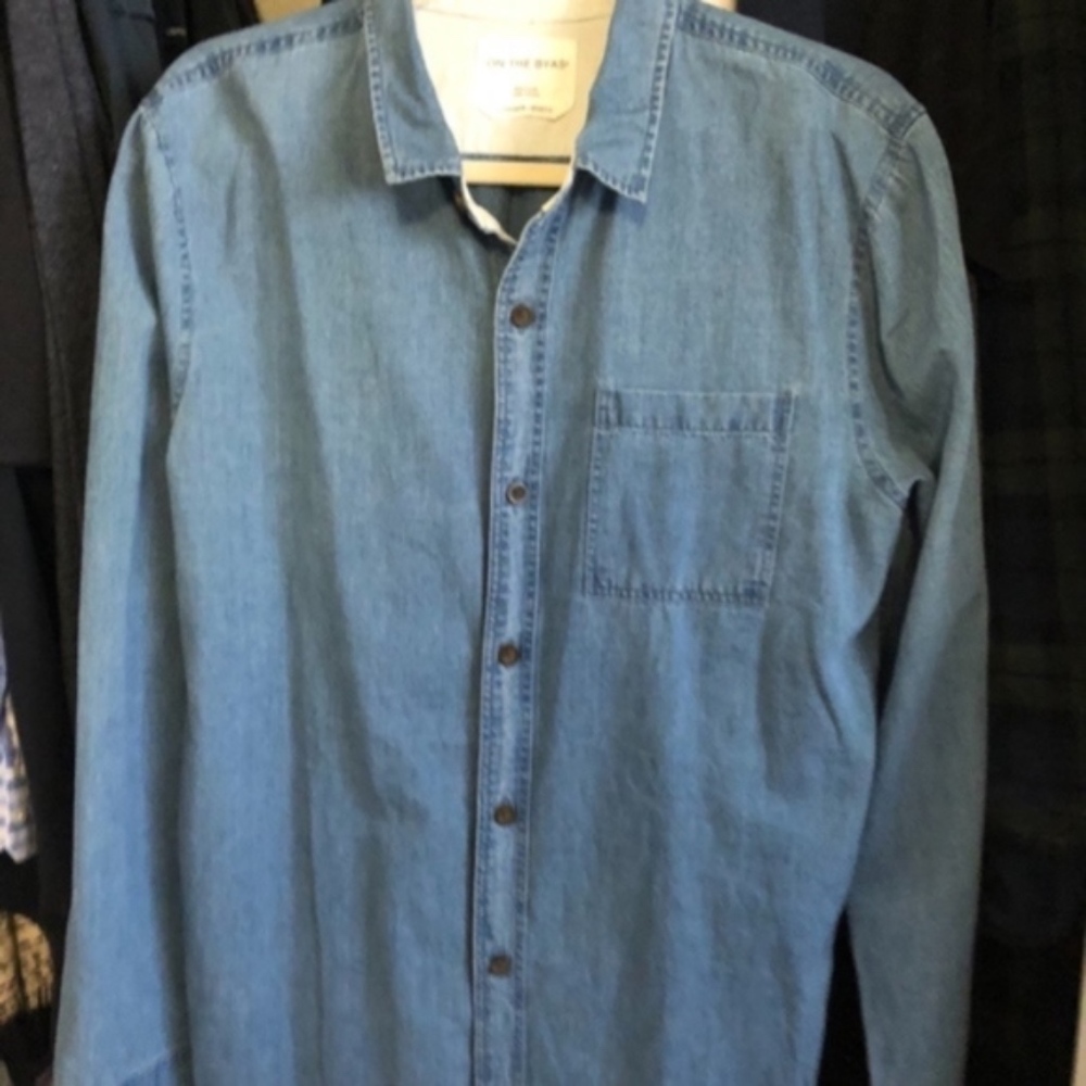 On The Byas Charmbry  Button Down  Shirt NWOT